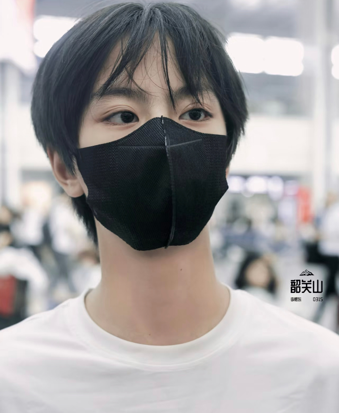 之前经常在李煜东小绿豆战衣时期的视频下面看见有人调侃说看到他觉得自家表弟也可以上