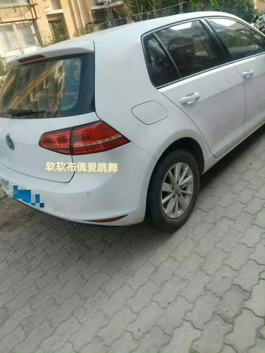 如何预防挡风玻璃结冰超级车主 谁懂啊！一夜入冬后晨起开车，挡风玻璃结满冰霜真的太