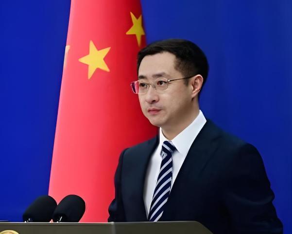 就在刚刚，

中国外交部正式宣布，

1月5日，中国外交部发言人林剑在例行记者会