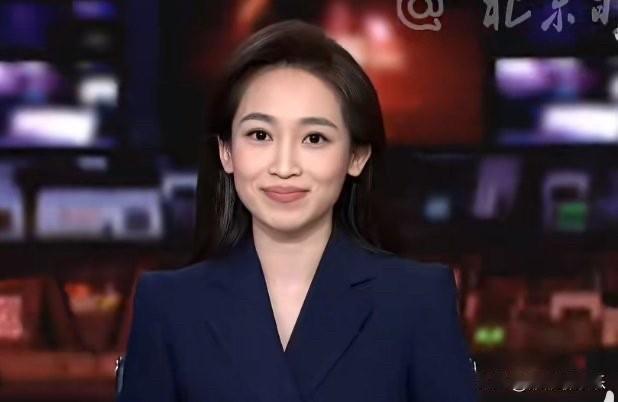 现在真的是00后的天下了，因为我们的央视迎来了00后主播。

不愧是央妈严选，这