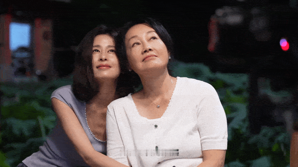 颖儿演完三姐演二姐 恭喜颖儿新剧杀青！《小芳出嫁》里的二姐杨凡梅，上有哥姐压阵，