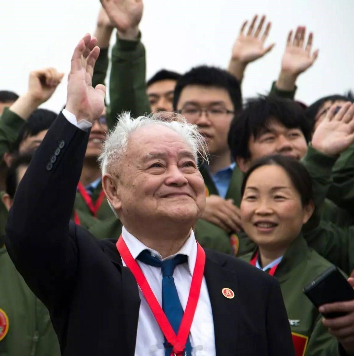 【国产大飞机重要见证人 运-10飞机副总设计师程不时逝世】来自商飞的消息，原“运