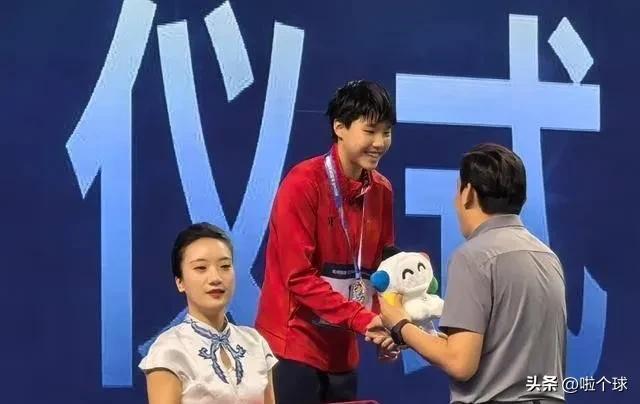 她是搅动世界泳坛的12岁中国天才少女，三年后的洛杉矶才是他的战场！13岁的她妥妥