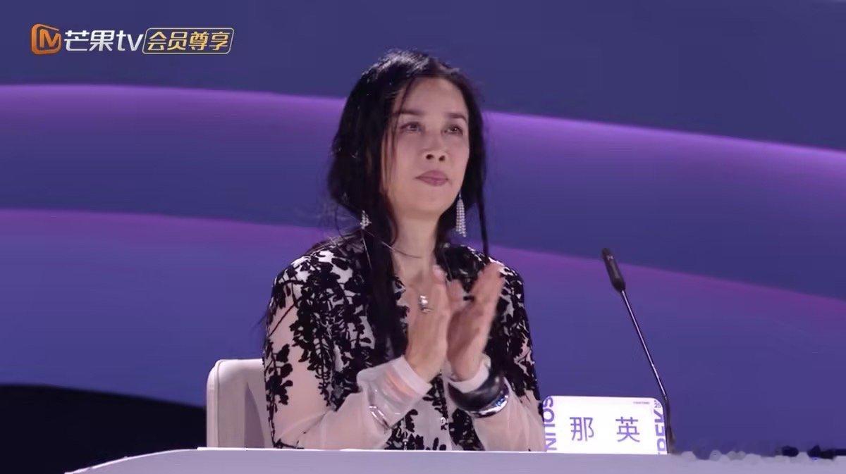 声鸣远扬，那英想让苗梦初唱中文歌 