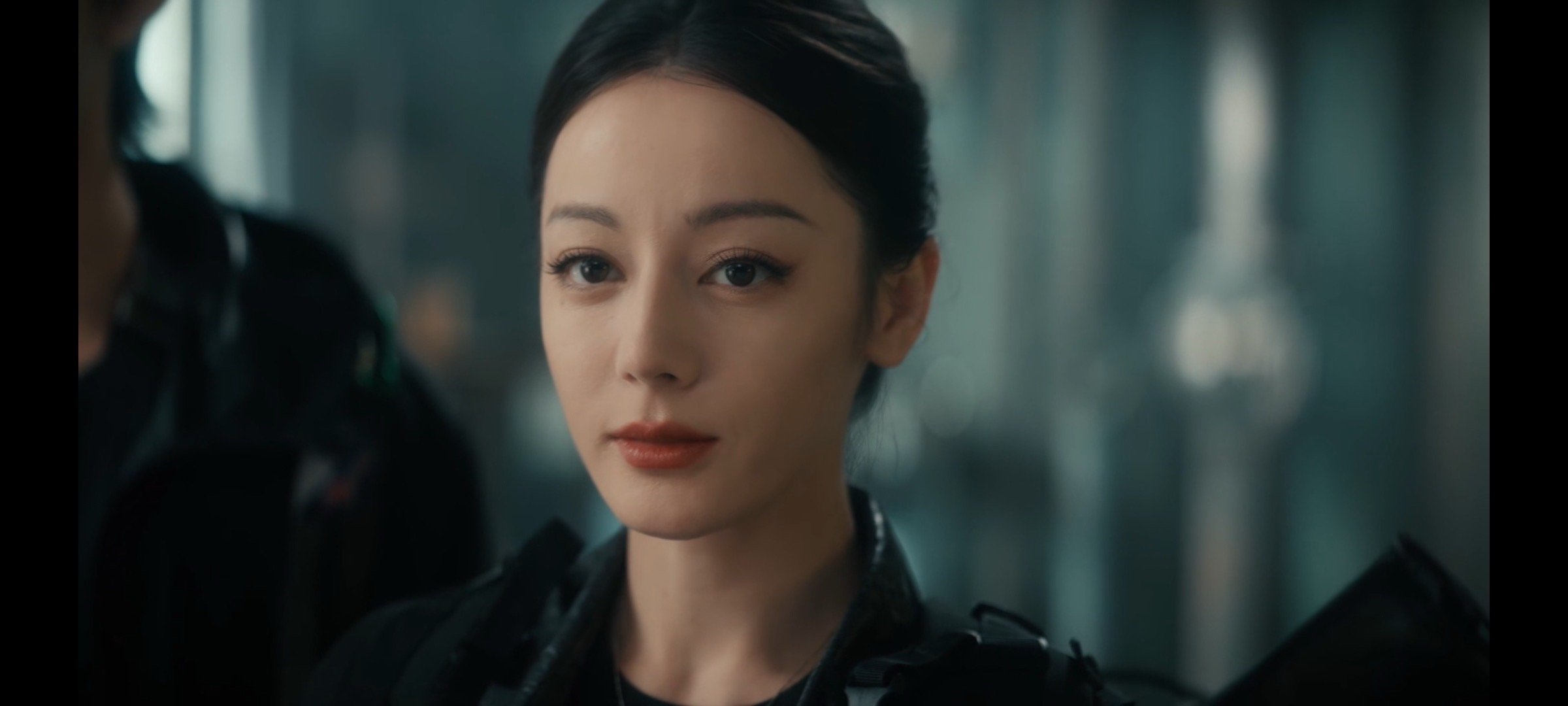 迪丽热巴眼技一帧一种决绝 这不是眼技，是刀技！迪丽热巴用眼神劈开了黑白涧的迷雾。