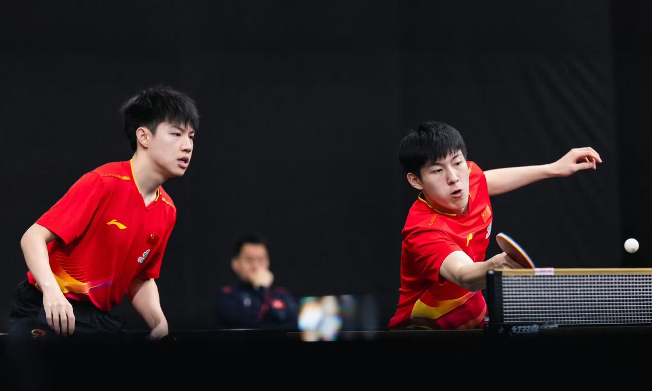 不足14分钟，轻轻松松完胜！
黄友政/温瑞博🇨🇳横扫对手晋级男双八强！
刚刚