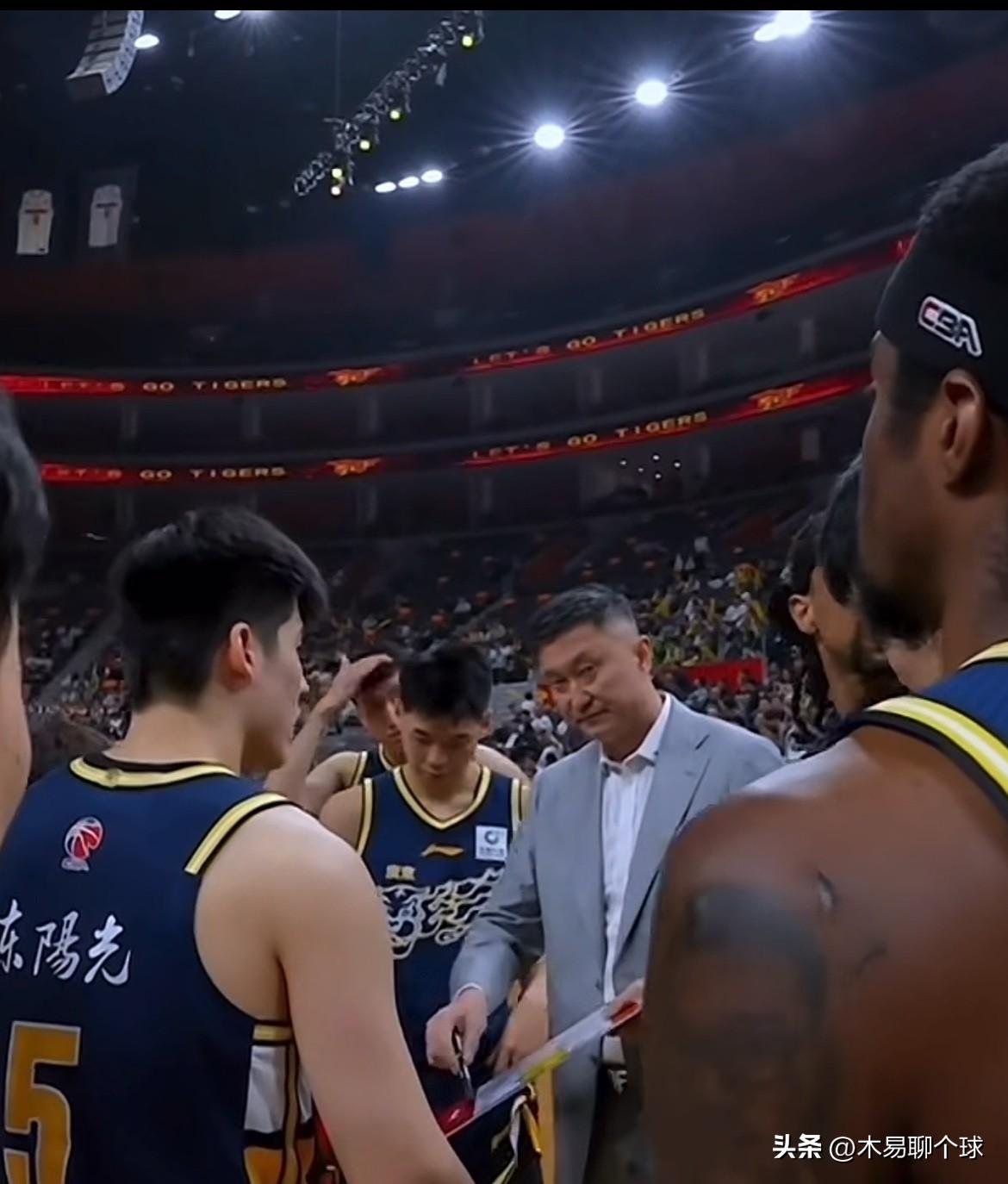 16分惨败+内线被爆！杜锋赛后狠批全队：不是投不进而是一口气断了
昨晚的粤辽大战
