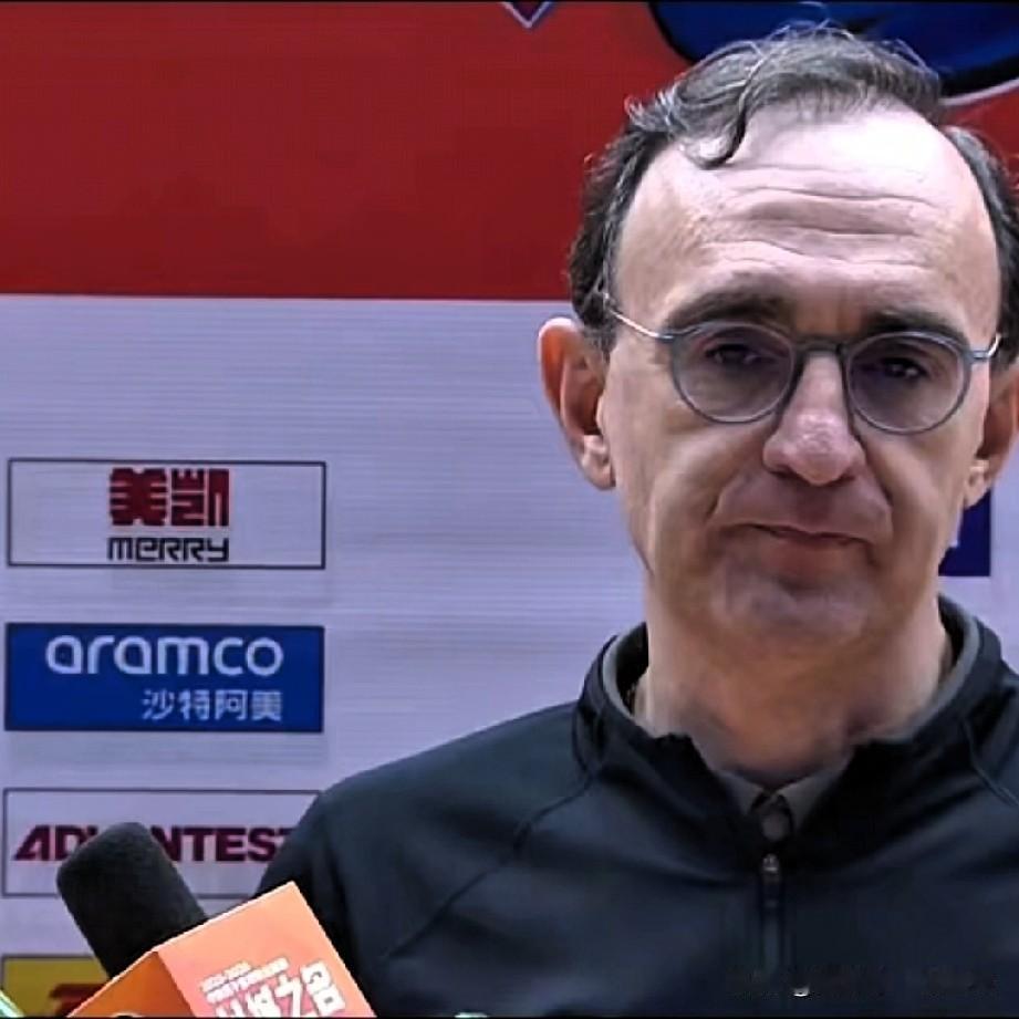 一场狂胜，王者归来！辽宁外教洛佩斯赛后谦虚表示：一场团队胜利，每个球员都有得分；