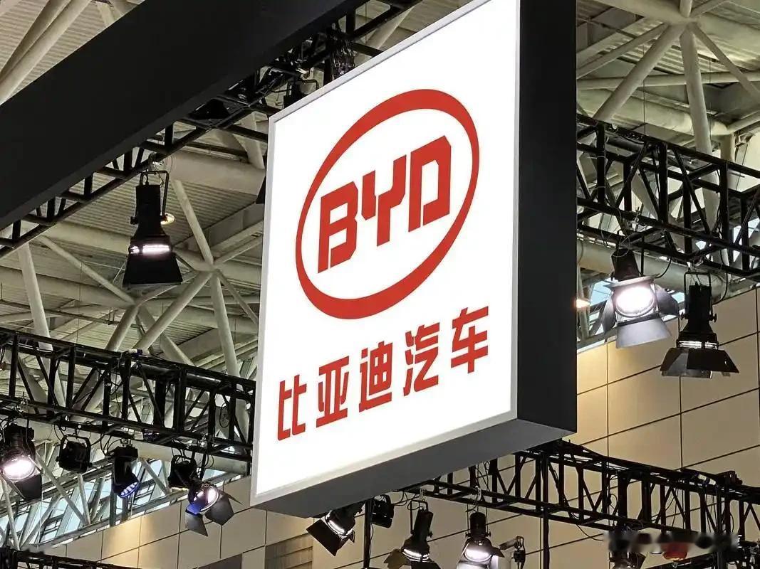 不让中国车进来，却欢迎车厂进来。特朗普突然松口，像不像“门堵死、窗打开”？

福