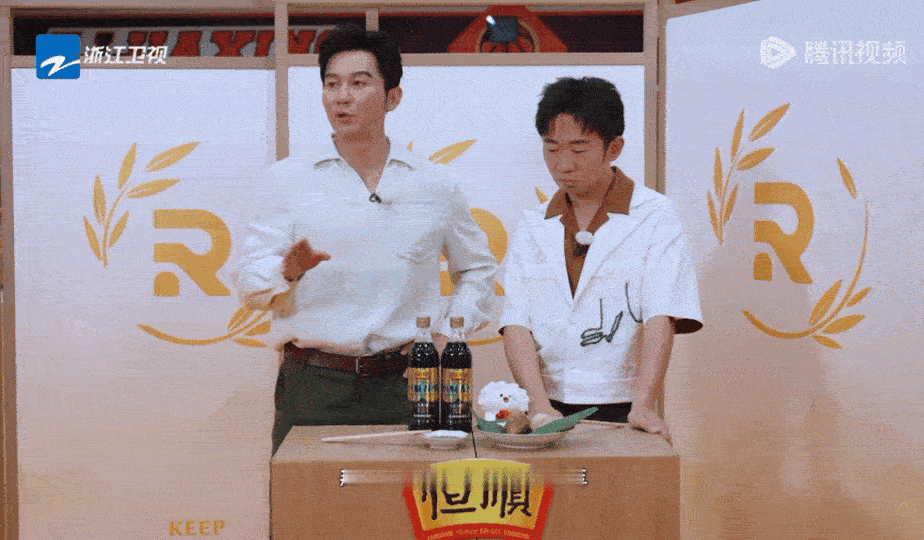 跑男端午蘸醋开跑 这期端午主题的跑男笑点过于密集了，杨迪往粽子里猛塞肥肉谁看了能