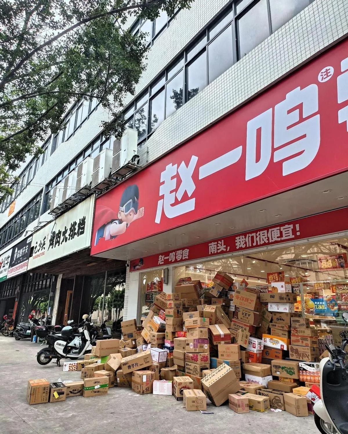 现在开店，赵一鸣零食真是火得一塌糊涂，它到底凭啥能这么牛？

我路过一家赵一鸣，