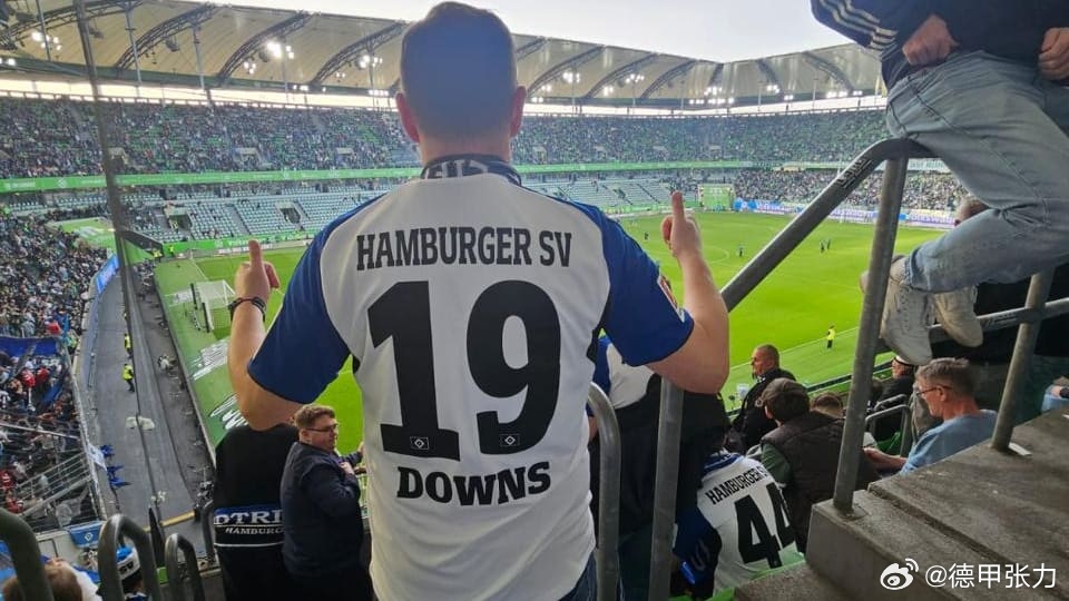 汉堡本轮对阵科隆比赛，球员的球衣将会是之前由球迷穿过的。俱乐部挑选了28名球迷，