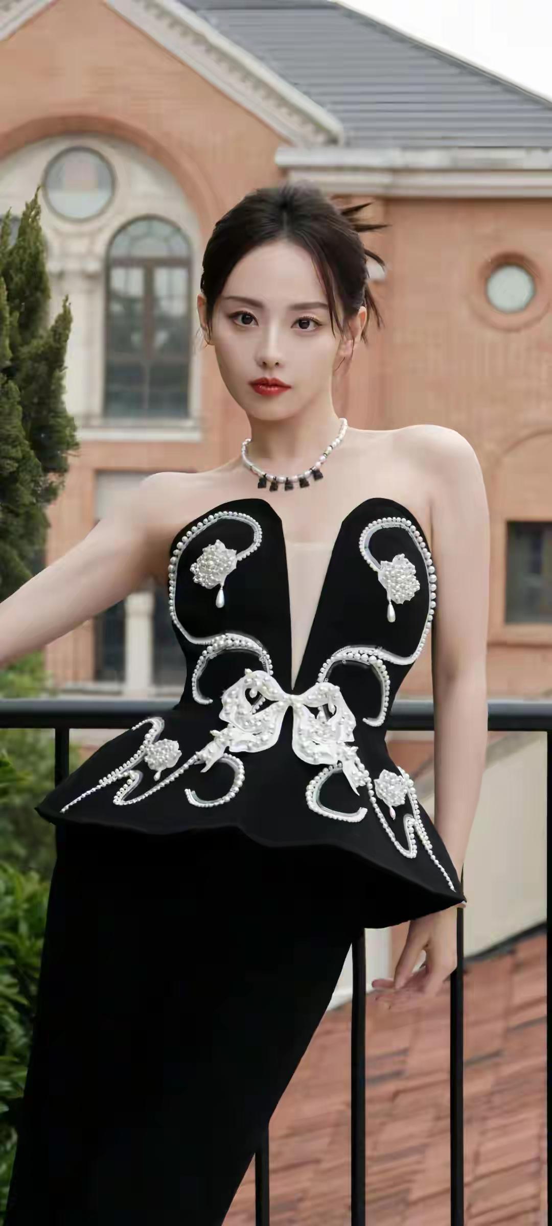 张嘉倪8年婚姻，生两个儿子，只领证没有婚礼。不被婆家认可的女人，到底有多难。
张