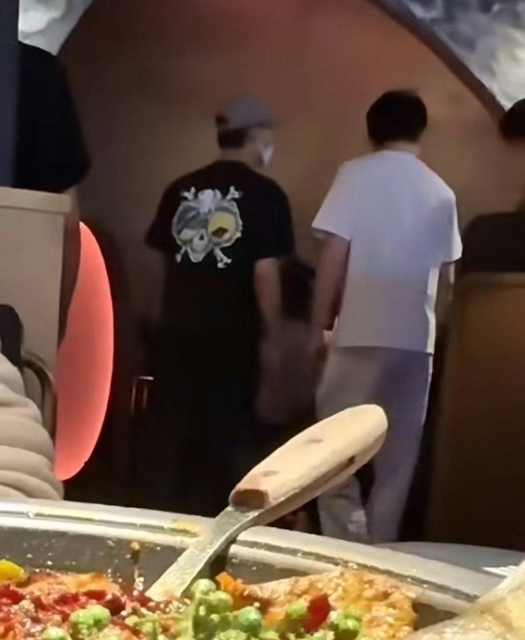 张晚意和颜安在内鱼同桌了 怎么没遇到啊！每次去都偏偏是花满楼，呜呜呜呜，明星的偶