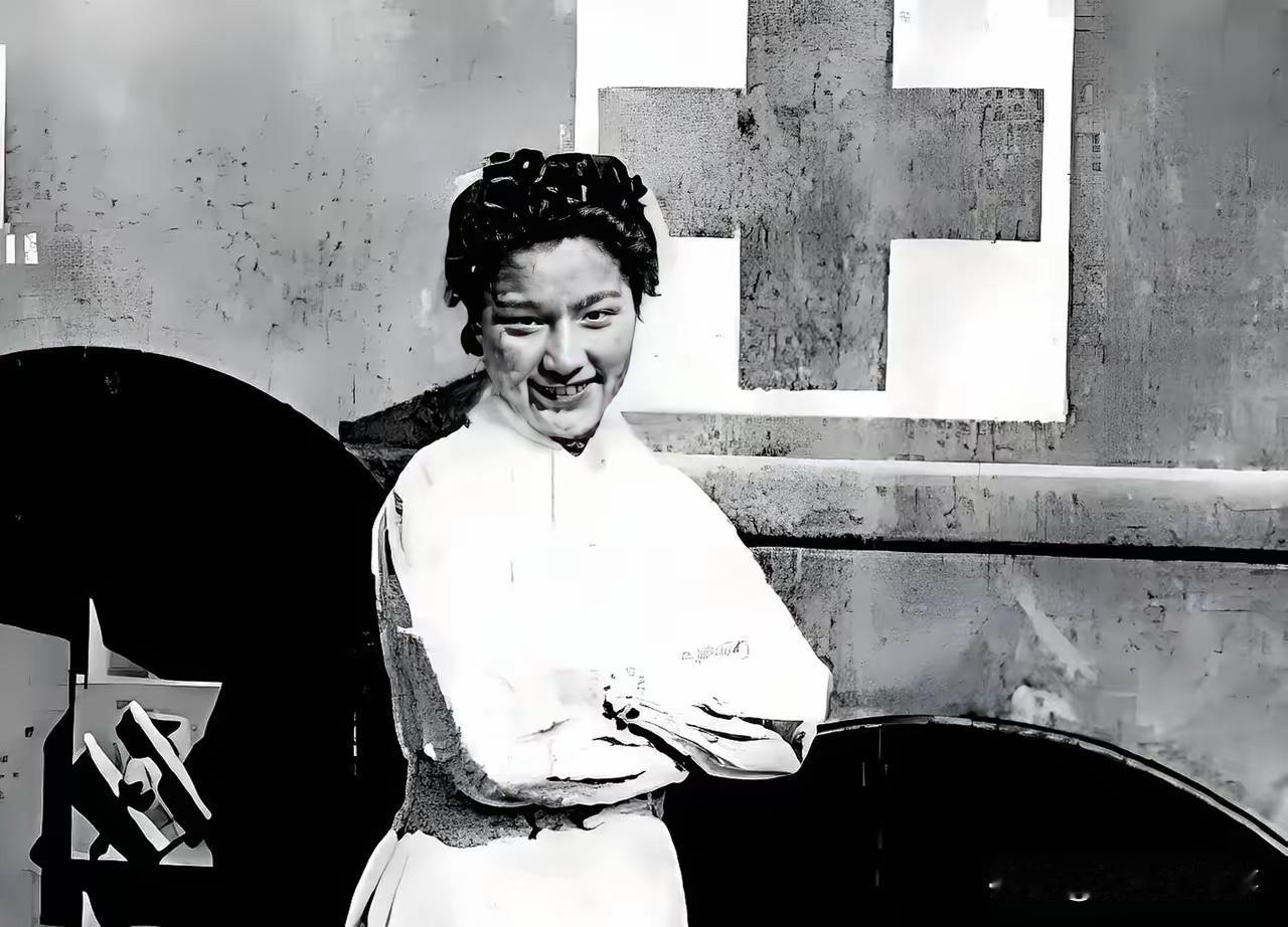 1942年惊天一幕！女护士脱内衣退日军，救下8名八路军伤员

1942年冀中平原