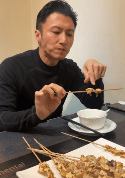 谢霆锋内娱最懂爱你老己的人一饭封神 演唱会把自己唱开心了，一饭封神把自己吃开心了