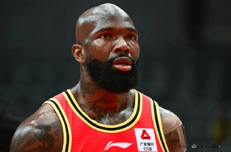 新疆四外援都不如老琼斯厉害，让琼斯放开抡仍然可以进季后赛



新疆三外援辣眼睛