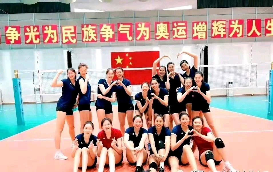 中国女排首站14人:王文涵王艺竹被放弃！3二传不合理、郑益昕无用。其实下一届中国