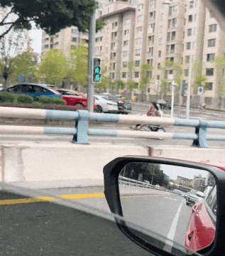 要不说男人不管什么时候，都得有辆车呢