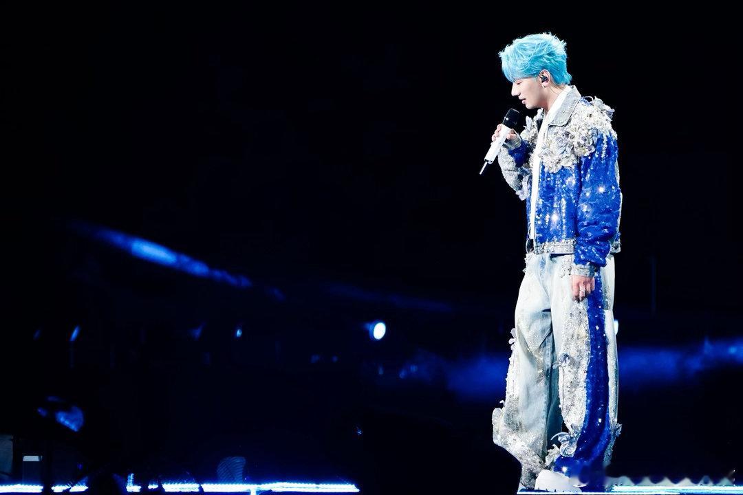 海来阿木从歌手到体育场走了10年海来阿木三年三次大升级整整十年扎根音乐赛道，海来