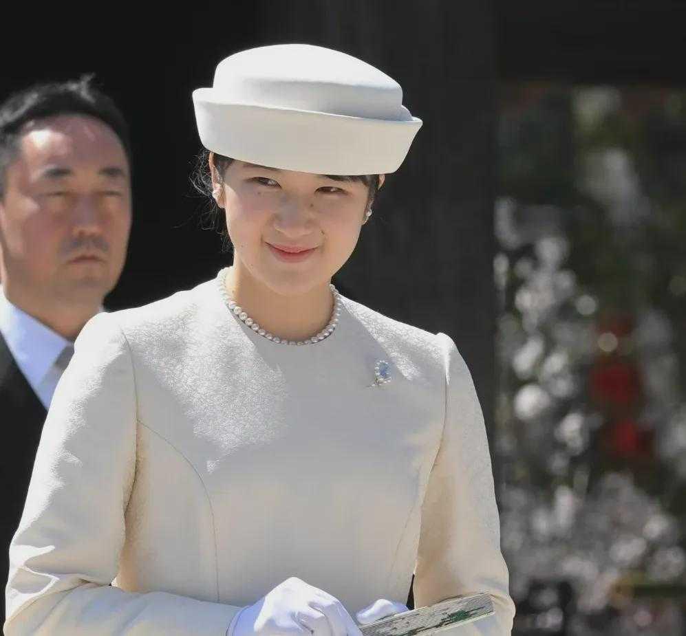 皇室纯爱故事！爱子公主与竹马约会，民众纷纷支持
日媒拍到爱子公主与青梅竹马一同出