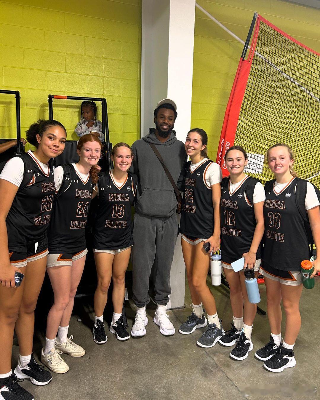 就没人管管阿莱吗[笑cry][笑cry]#篮球热力一夏##跨出夏日波篮# ​​​