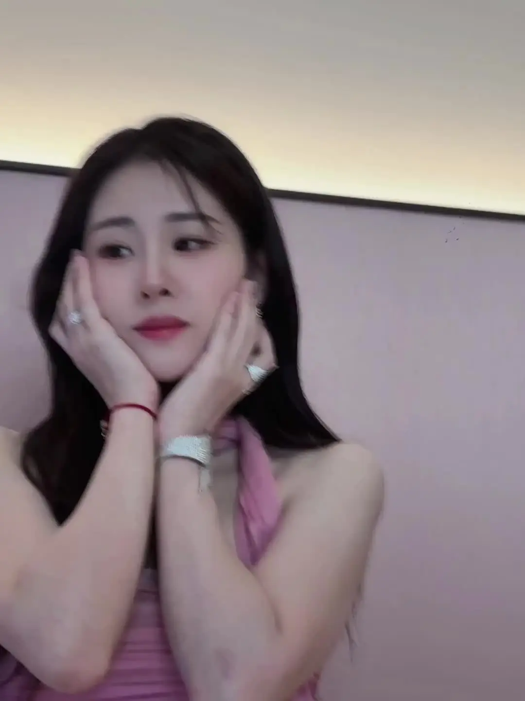 “月亮是隐喻 所有本体都是你”