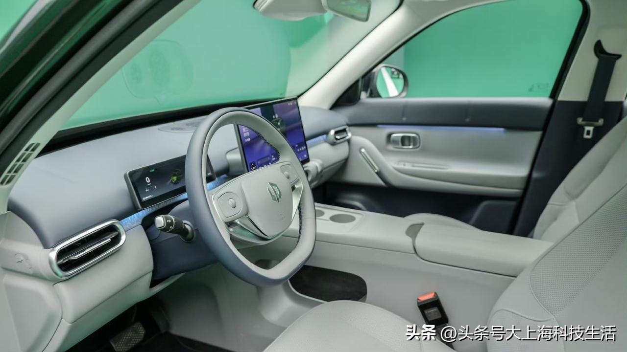 拍完零跑A10这辆10万内的新车，一整个震惊，不仅有激光雷达，内饰竟然也能这么强