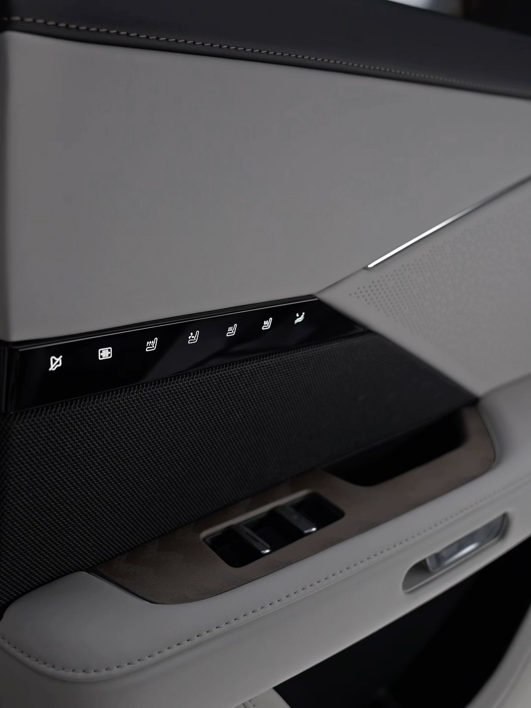 说实话，看完铂智7的配置，感觉论造好车的扎实和细节，丰田依然有自己的理解。202