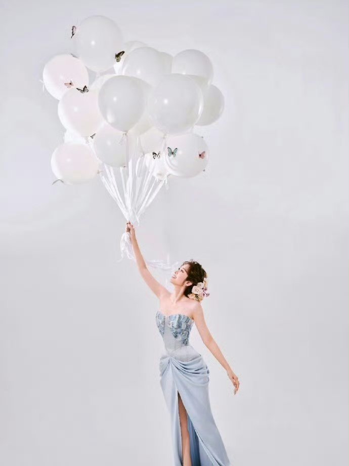 唐艺昕说自己中青年叛逆 拒绝岁月静好，选择舞台叛逆，唐艺昕这波反差太吸粉，期待姐