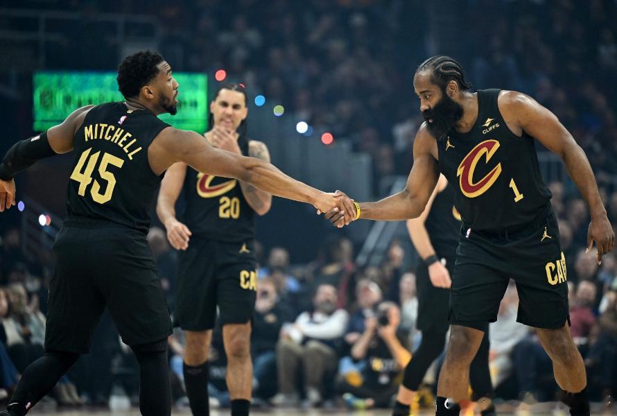 今天，美媒Stat Defender统计了本赛季球队末节得分排行，详情如下：1、