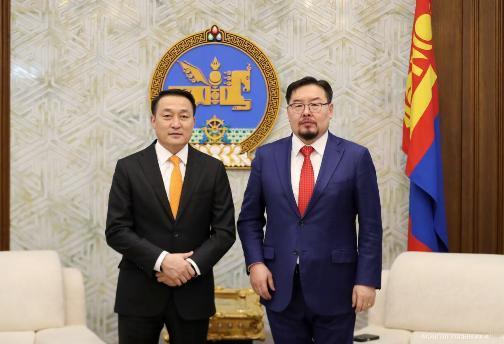 蒙古政坛二三号人物“同归于尽”，总统被迫出手否决国会决议，亲美派与亲华派已斗成一
