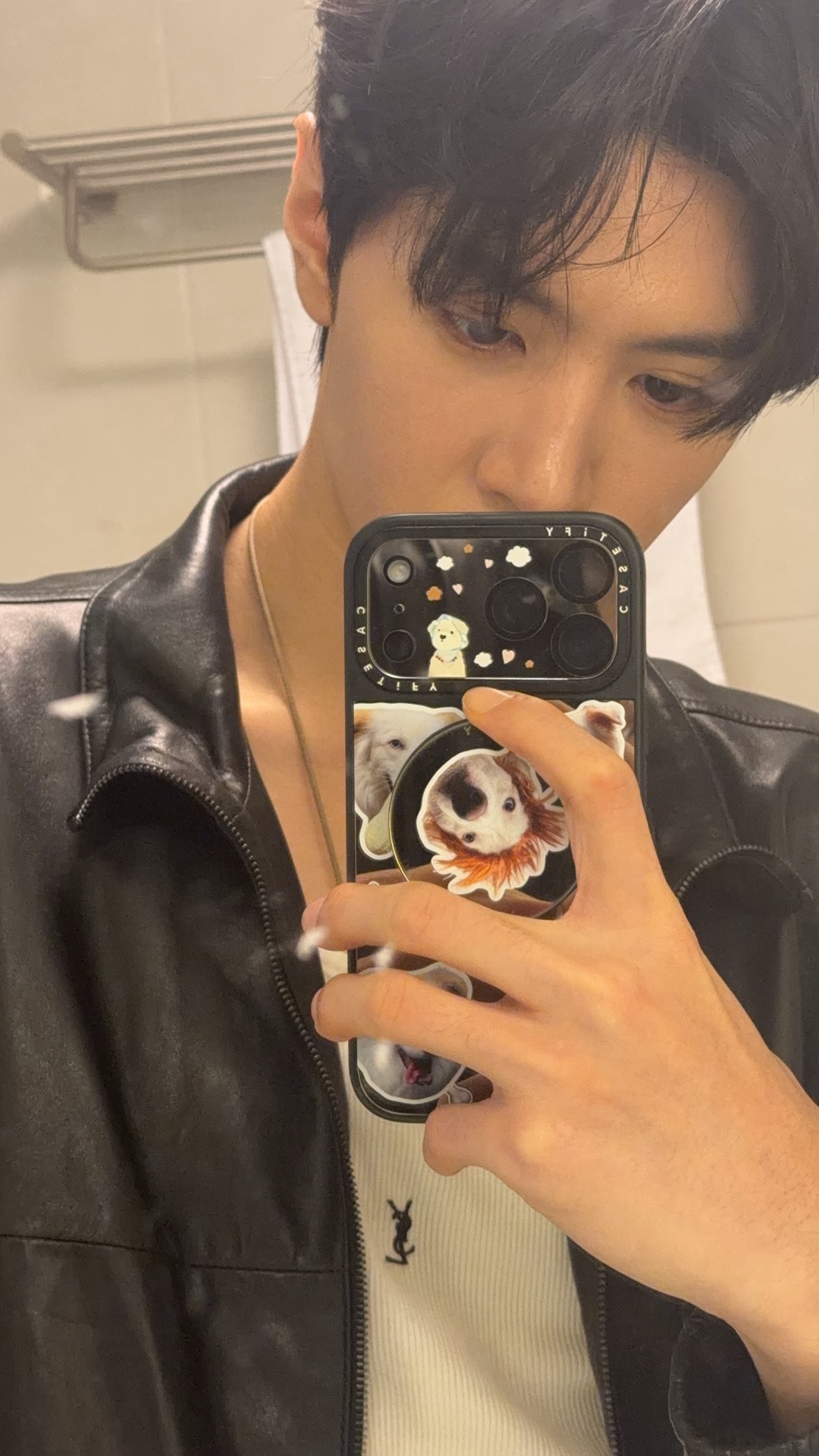 陈哲远晒粉丝写的小纸条陈哲远 演员 我是真的粉丝。很荣幸见到你❤️谢谢哥哥送来的