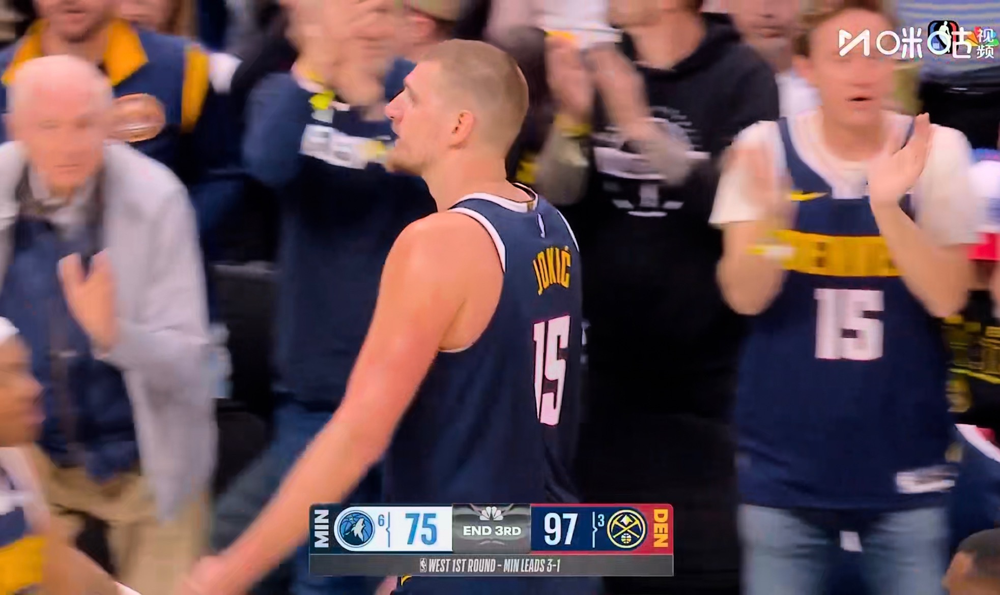 掘金已经领先22分，比赛几乎失去了悬念。 