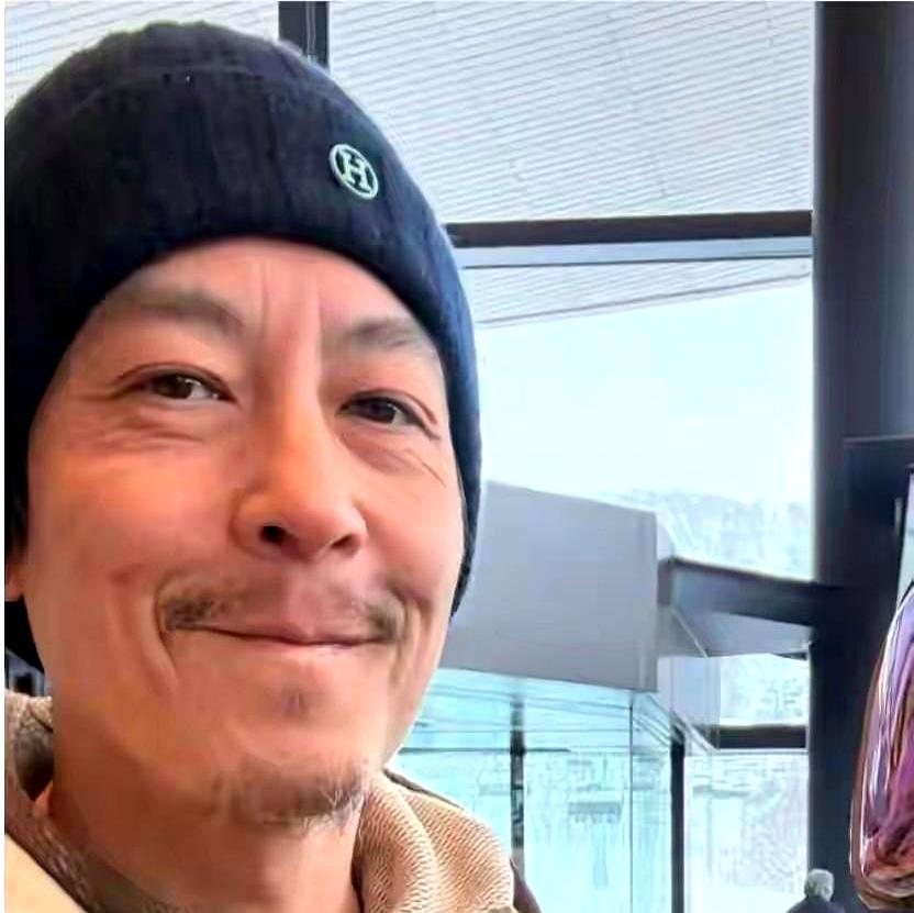 冠希哥45岁近照一出，网友直呼“爷青结”！
 

当年痞帅天花板，如今素颜像60