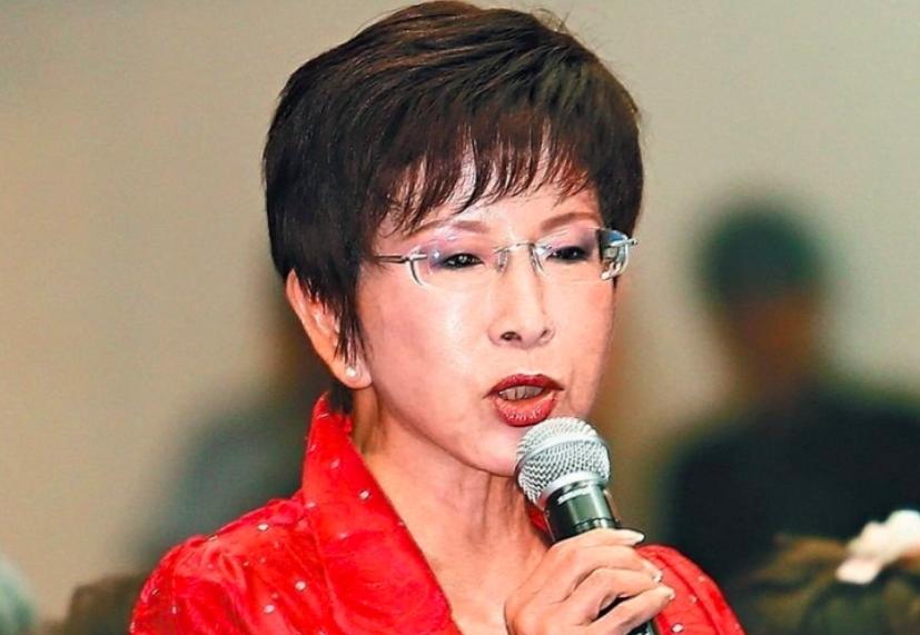 洪秀柱又干了一件硬气事儿！她顶着岛内民进党一堆威胁，跑来北京参加九三阅兵，还在网