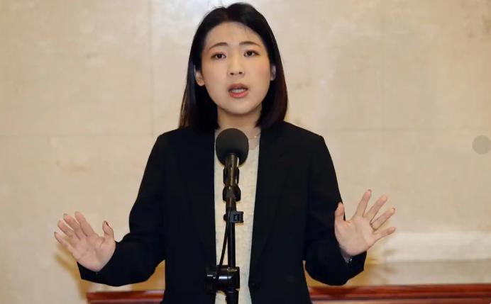 郑丽文的飞机还没落地上海，赖清德当局那边就动手了！台北地检署重启两年前的 "印太