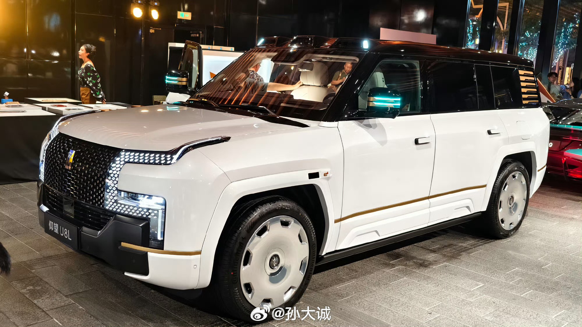 比亚迪连续19个月成新加坡市场销冠借这个话题，给大家讲一下比亚迪进军新加坡的故事