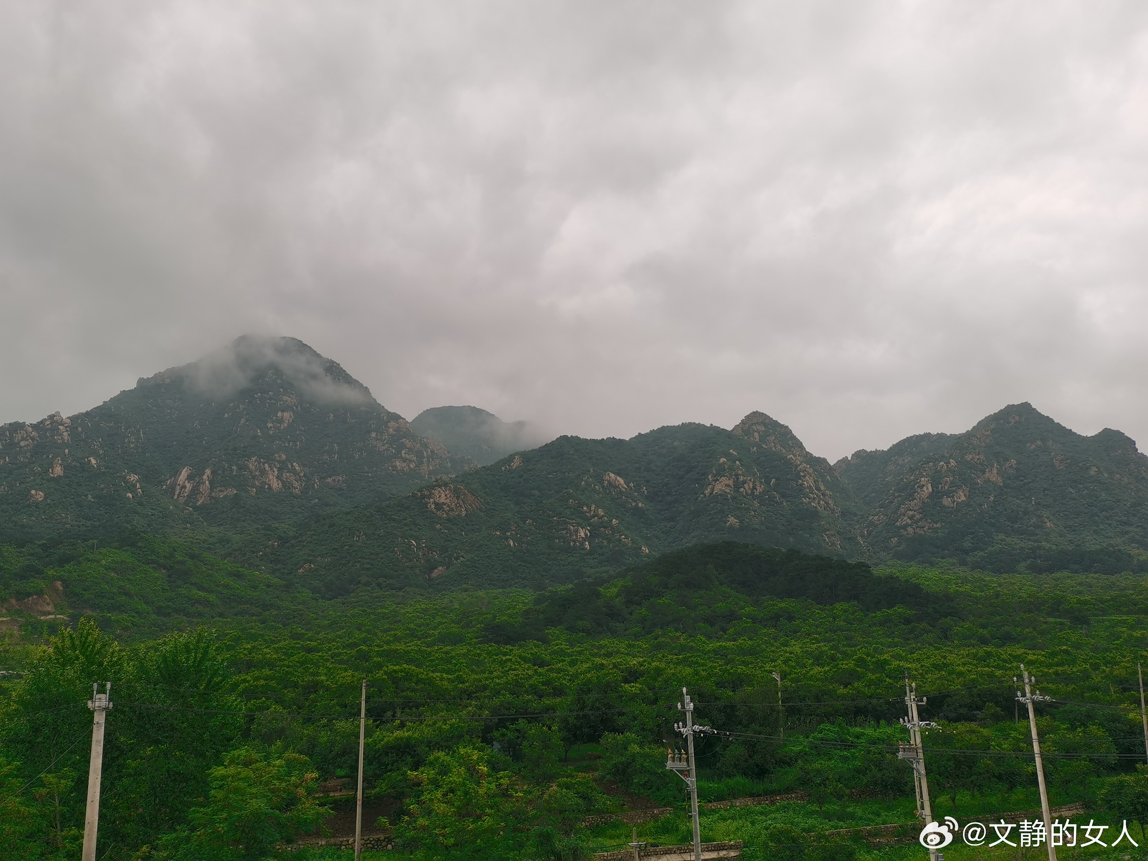 生活手记 山区早晨有点凉，我昨天冻感冒了，晚上吃了好多感冒药，今天好多了！ 北京