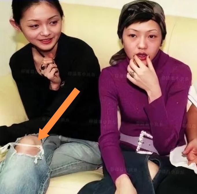  大S早期的穿衣风格真的又敢又有个性，什么风格都敢大胆尝试。
温柔淑女、甜美文静