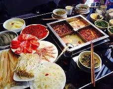 泪目了！成都一姑娘独自在火锅店过生日，本以为这顿饭只能一个人冷冷清清吃完，没想到