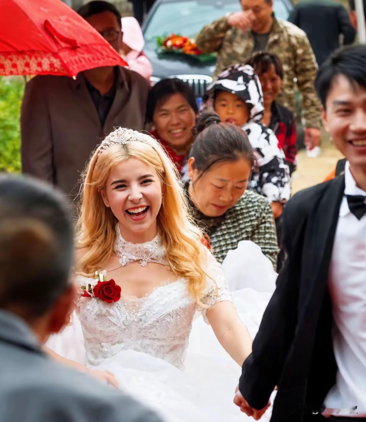 这个来自摩洛哥的新娘和河南小伙的婚礼，可把全国男同胞都看酸了。

“现在这结婚啊