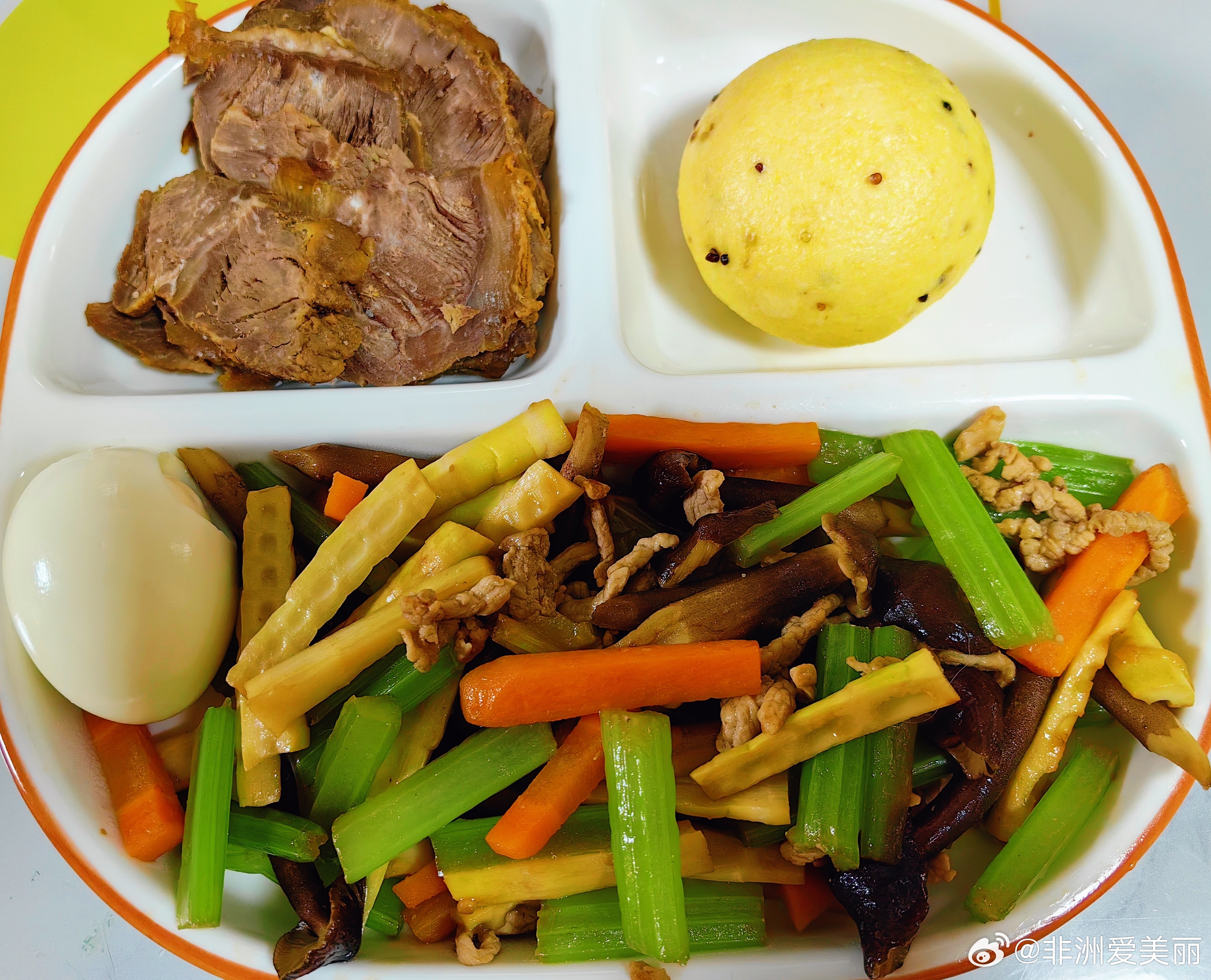 来了来了，今日份谷饲～ 今天护士长跟我说，要不你每天给我带一份减脂餐，我给成本价