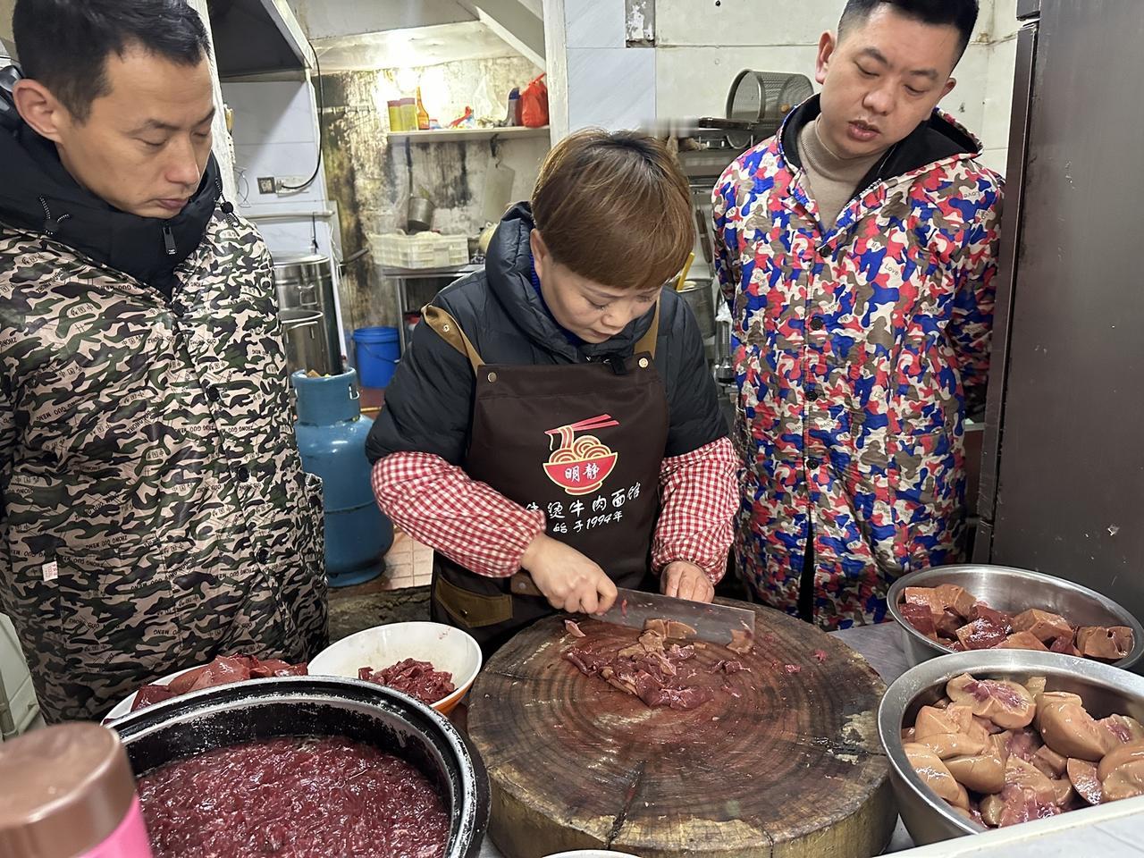 改革春风吹满地，新的一年要争气。2024明静特色生烫牛肉面馆 将继续与你前行，服