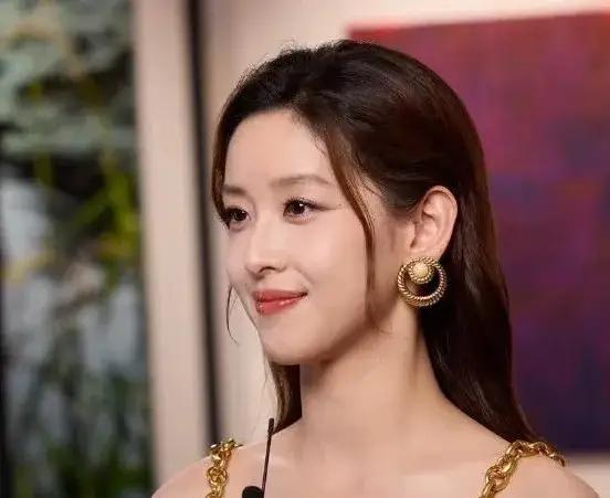 刘强东章泽天，双双冲上热搜！
 
4月9日，一则刚出炉的工商注册信息，让刘强东与