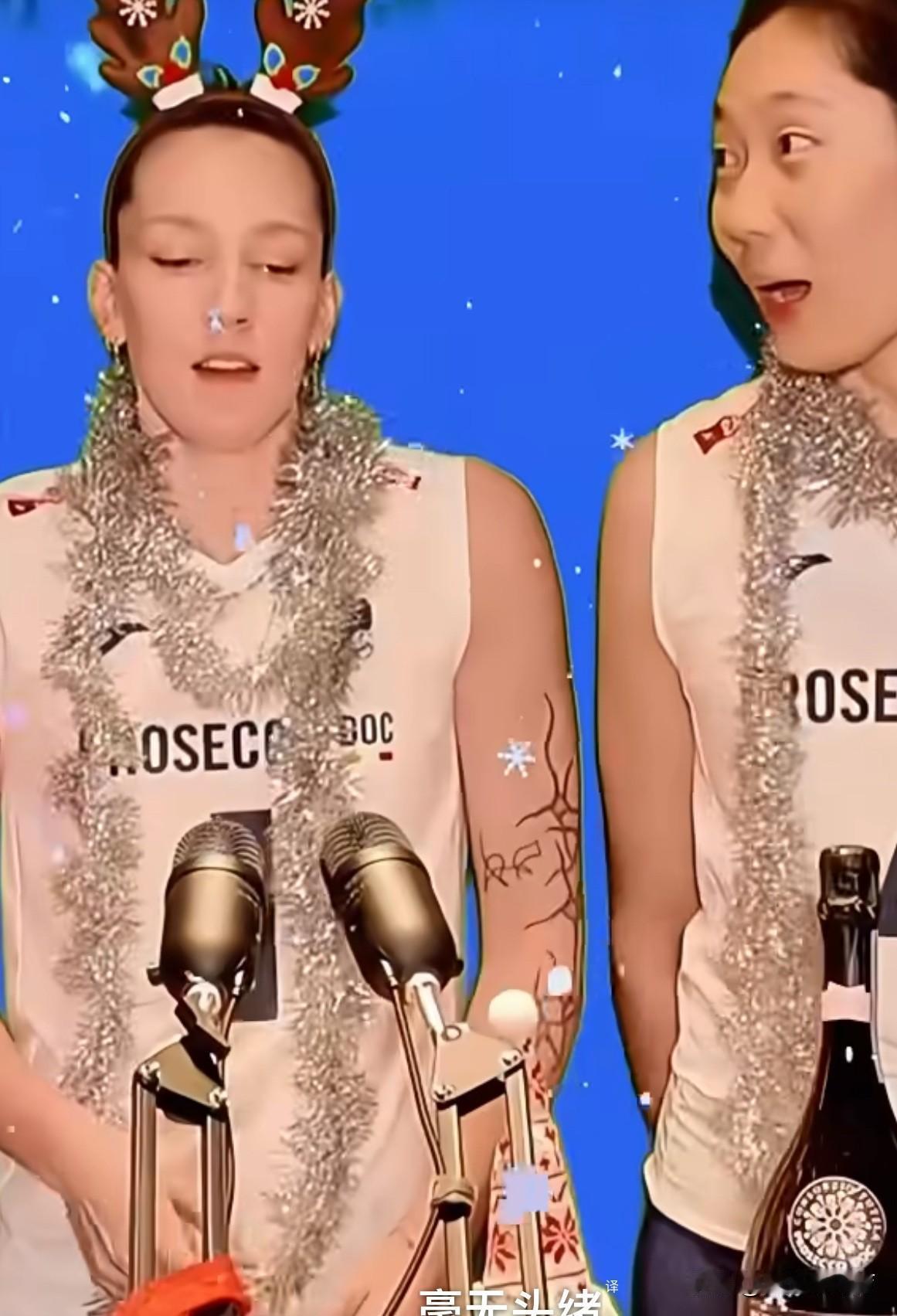 捕捉到一只可可爱爱的朱婷！意大利科内利亚诺庆祝圣诞节，队友们聚在一起开香槟、唱圣