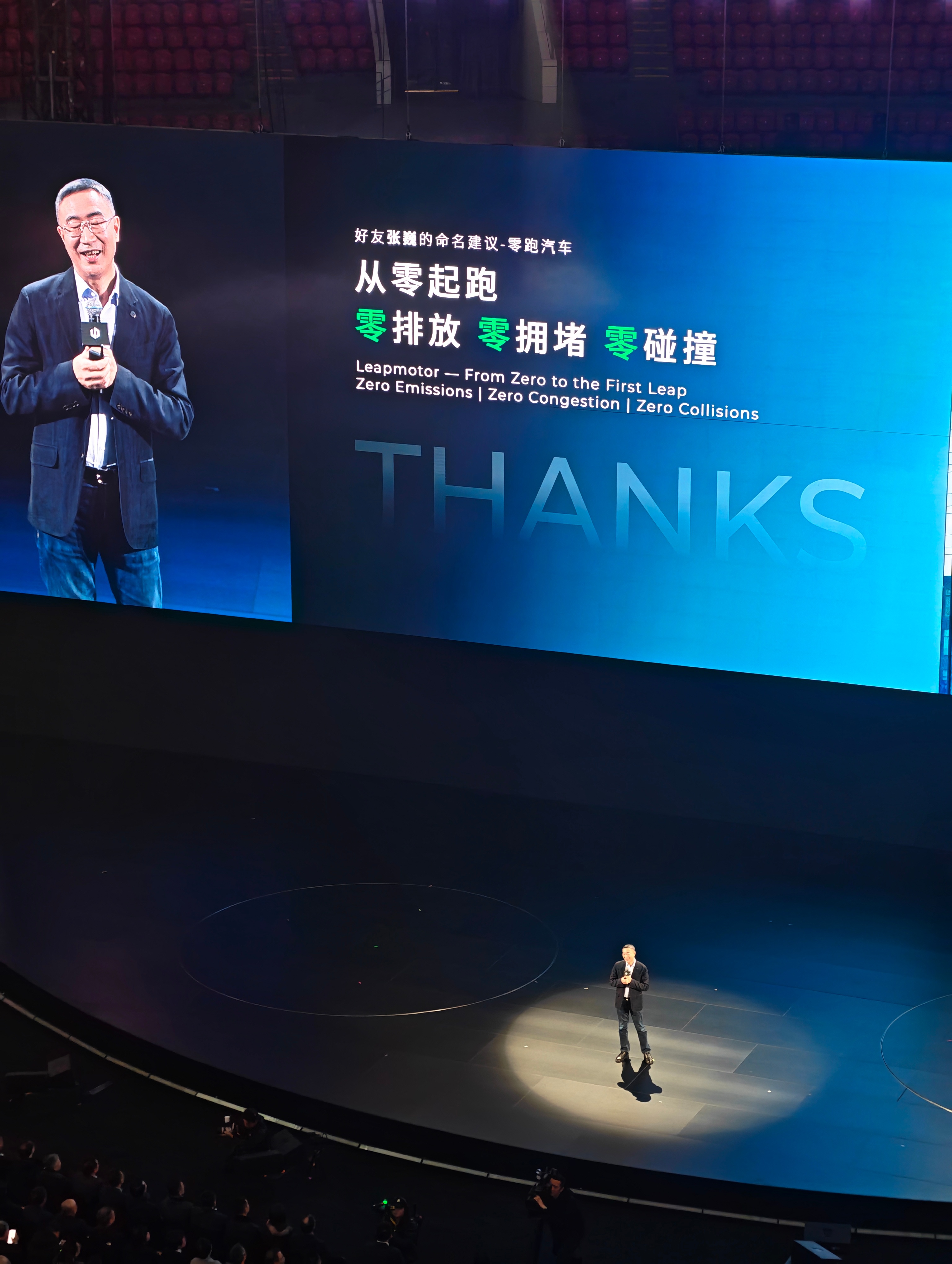 零跑这10年太不容易了，朱江明先生亲自招聘组建团队，一路摸爬滚打才有今天的成绩，