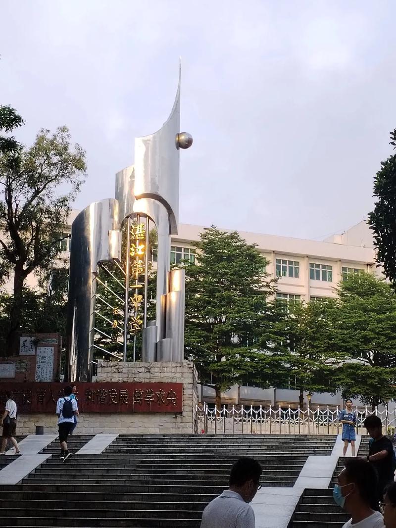 小学五年初中两年高中两年是否可行这样的问题都是未来的一个方向，也是一个发展的需求