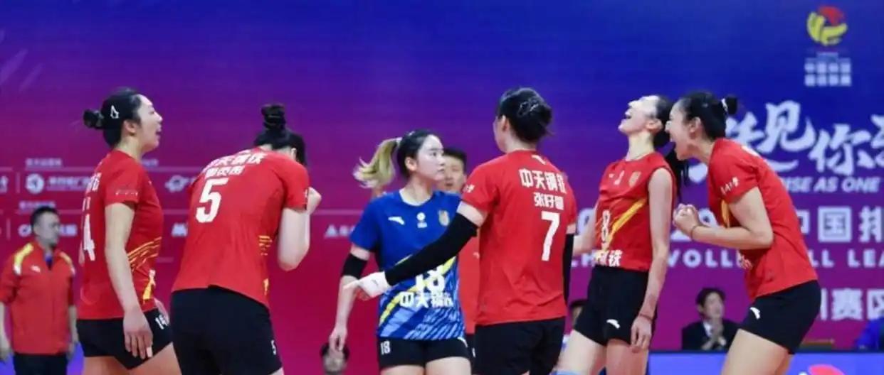 江苏女排在VTV9国际女排邀请赛上连赢两场，而且赢得巧，一是大比分一样，都是3：