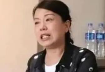 许M主动出击，不再隐忍

许M情绪有些激动，
她说自己就是一个普通人，
一个普通